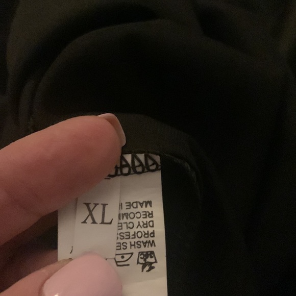 Black silky lace tank top - Picture 4 of 4